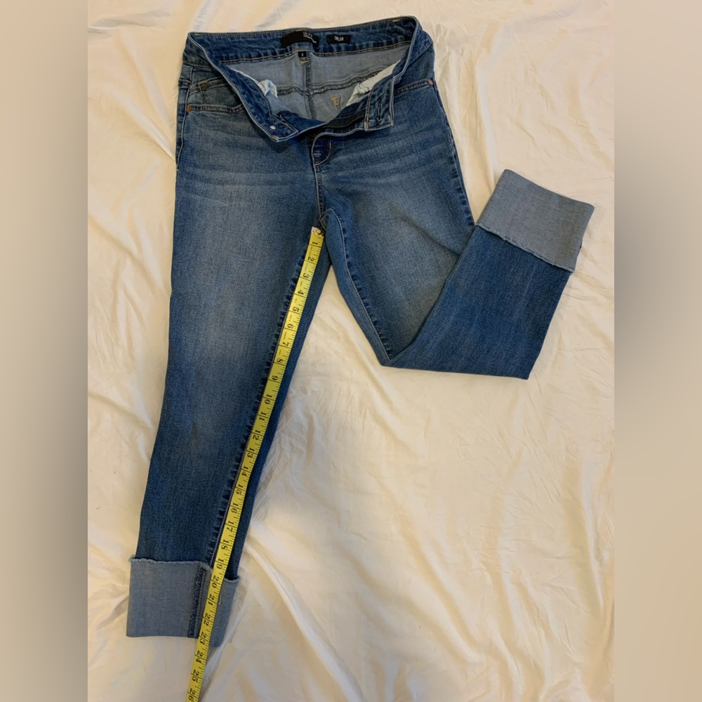 1822 Denim "Taylor" Cropped Cuffed Jeans - Picture 3 of 5